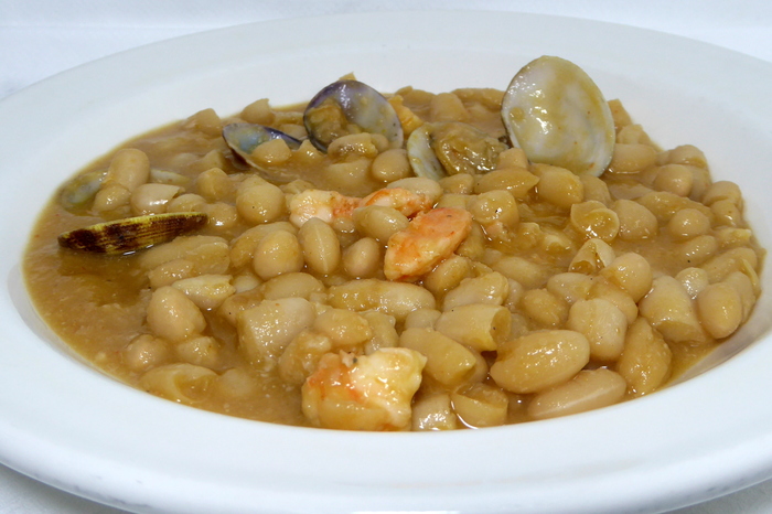 Receta de fabes con almejas y gambas